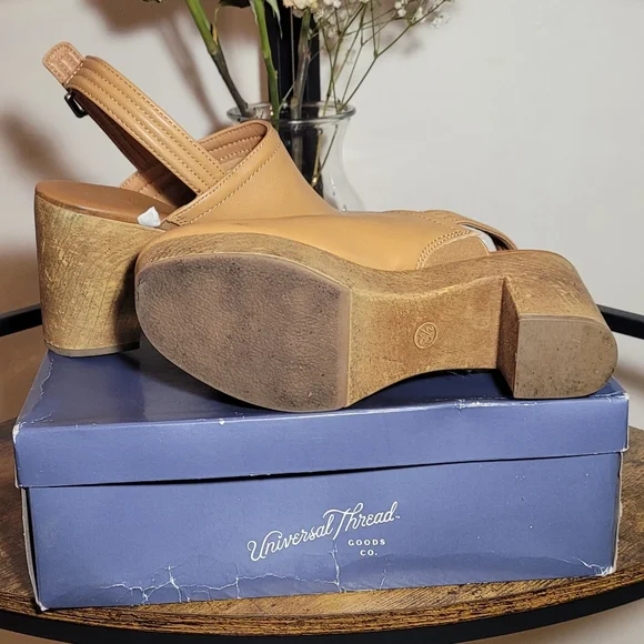 Universal Thread Women's Watson Platform Clog Heels. - Picture 3 of 9